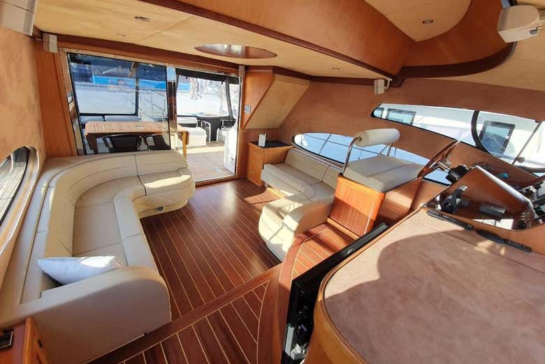 Salon intérieur du yacht