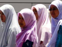 Quatre femmes dans les rues d'Istanbul