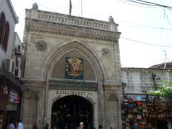 Le Grand Bazar, la porte
